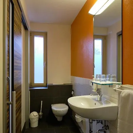 St. Bonifatiuskloster - Geistliches Zentrum בית הארחה 3*