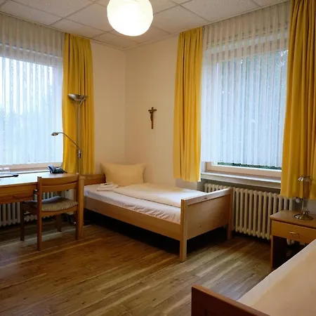 בית הארחה St. Bonifatiuskloster - Geistliches Zentrum