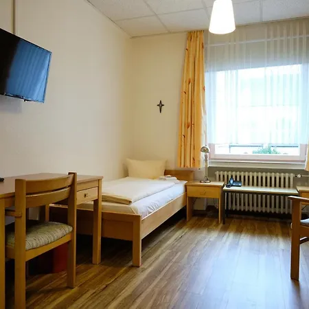 St. Bonifatiuskloster - Geistliches Zentrum בית הארחה 3*