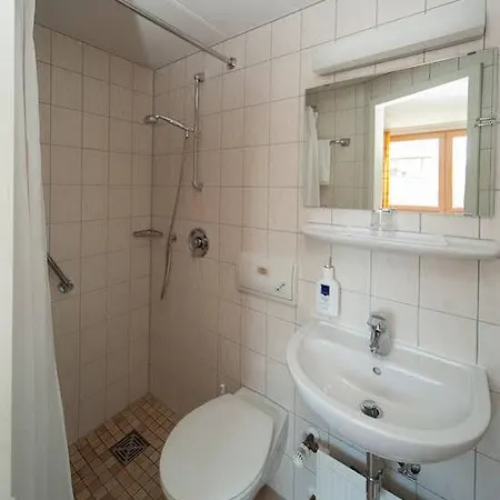 St. Bonifatiuskloster - Geistliches Zentrum בית הארחה 3*