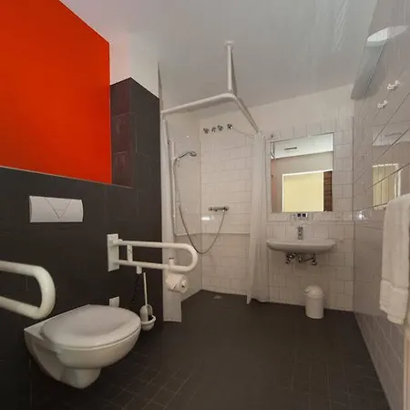 St. Bonifatiuskloster - Geistliches Zentrum בית הארחה Hünfeld